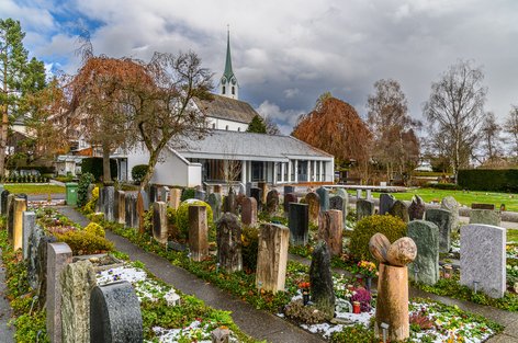 Friedhof mit reformierter Kirche