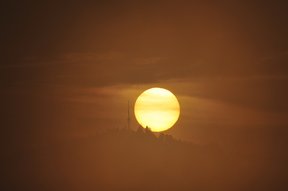 Sonnenaufgang über dem Bachtel vom Eilweg aus gesehen