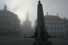 Nebel in Les Brenets im Neuenburger Jura