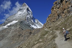 Aufstieg zur Hörnlihütte (3260 m) unterhalb des Matterhorns bei Zermatt