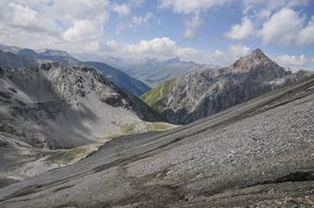 Blick vom Fuorcla Val Sassa (2857 m) nach S-chanf