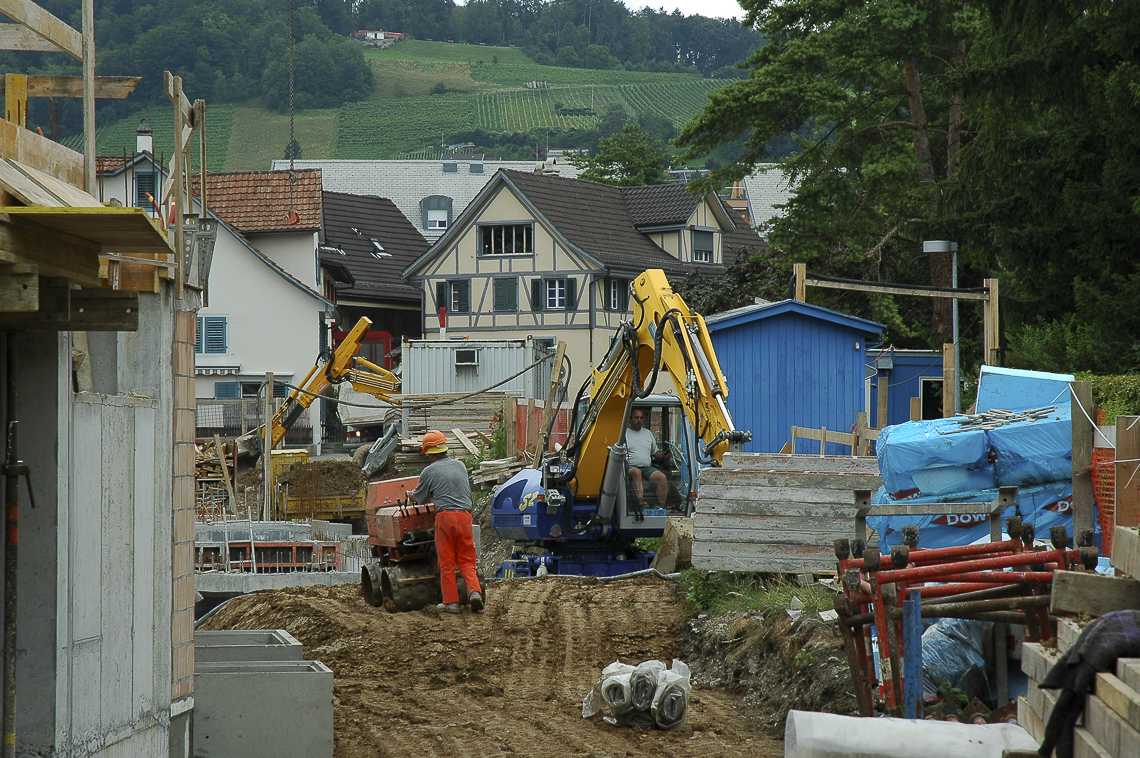 Neubau am Sonnenwiesweg in Stäfa mit Blick auf Rebberge und Risi