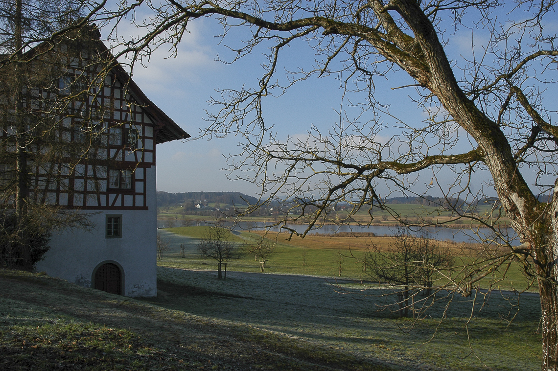 Menzihaus im Weiler Lützelsee mit Lützelsee